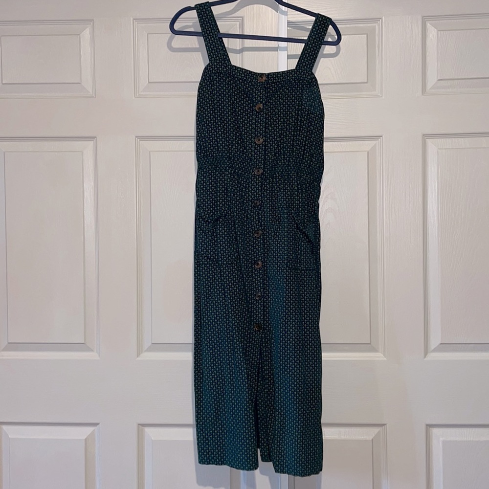 Corduroy fitted shirt dress with adjustable straps.